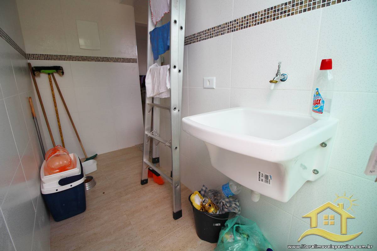 Casa no bairro Belmira Novaes, Lado Linha