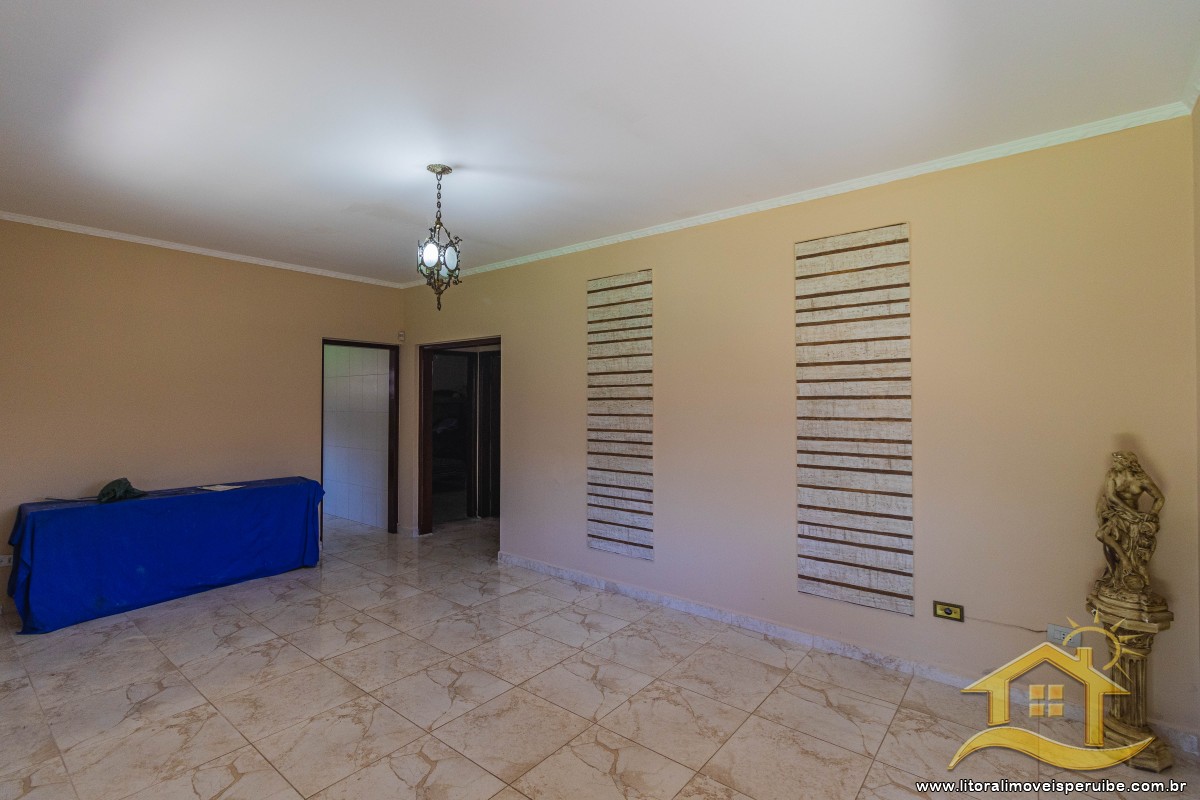 Casa no bairro Belmira Novaes, Lado Linha