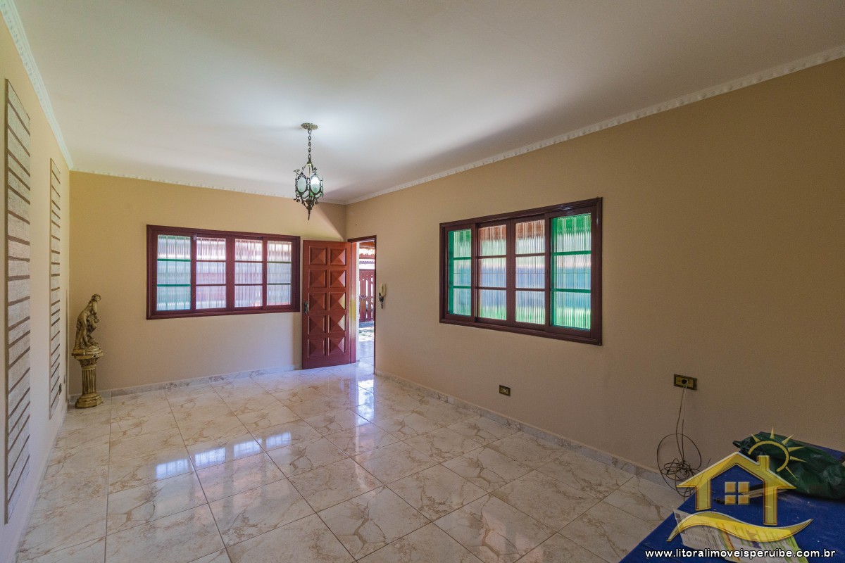 Casa no bairro Belmira Novaes, Lado Linha