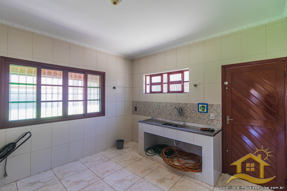 Casa no bairro Belmira Novaes, Lado Linha