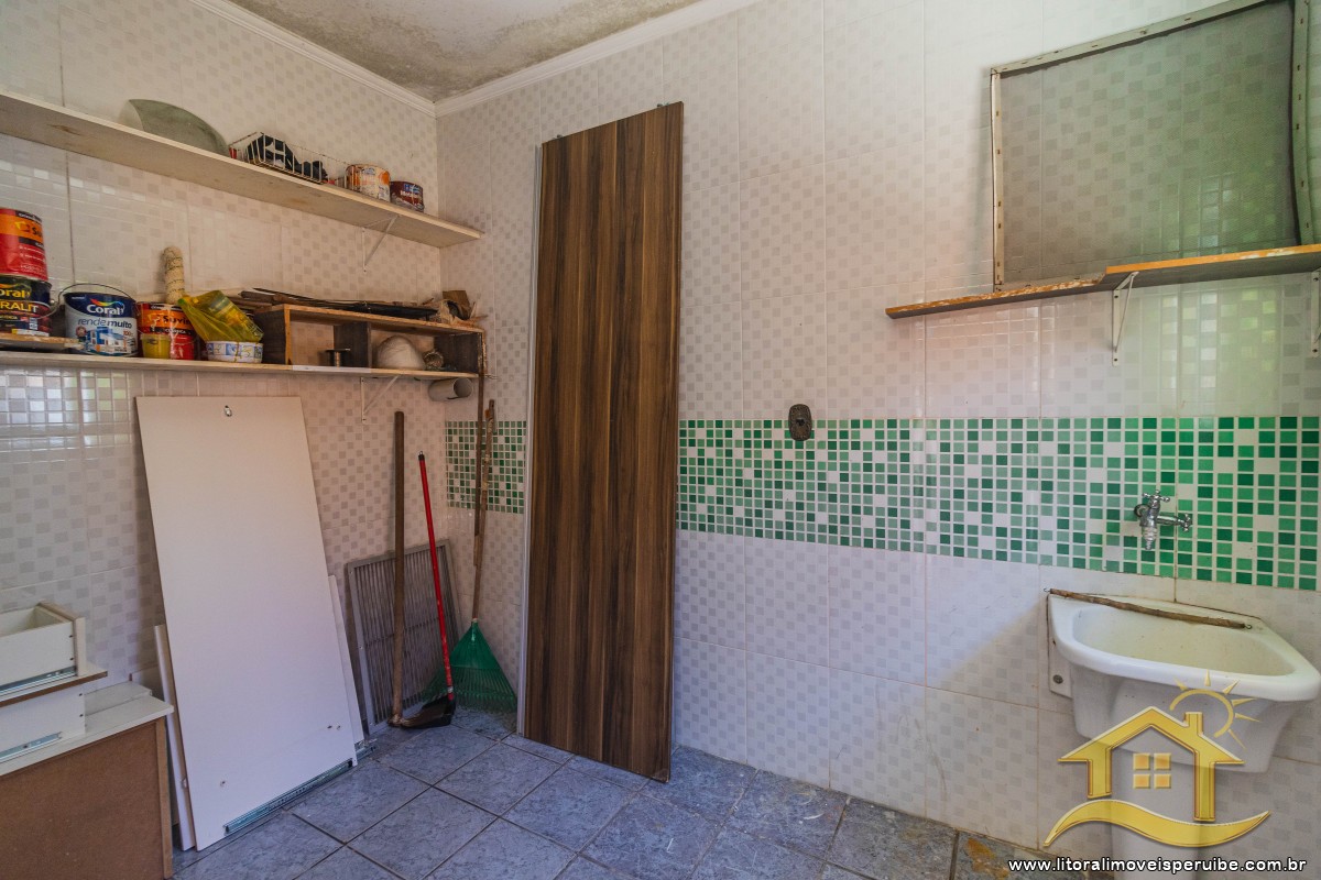Casa no bairro Belmira Novaes, Lado Linha