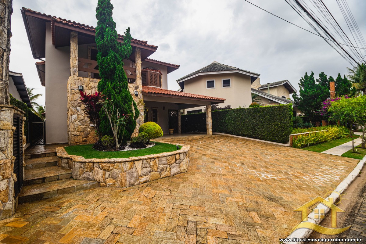 Casa no bairro Bougainvillée II, Lado Linha