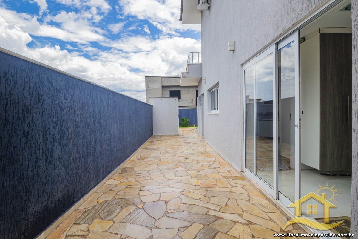 Casa no bairro Bougainvillée IV, Pós Linha