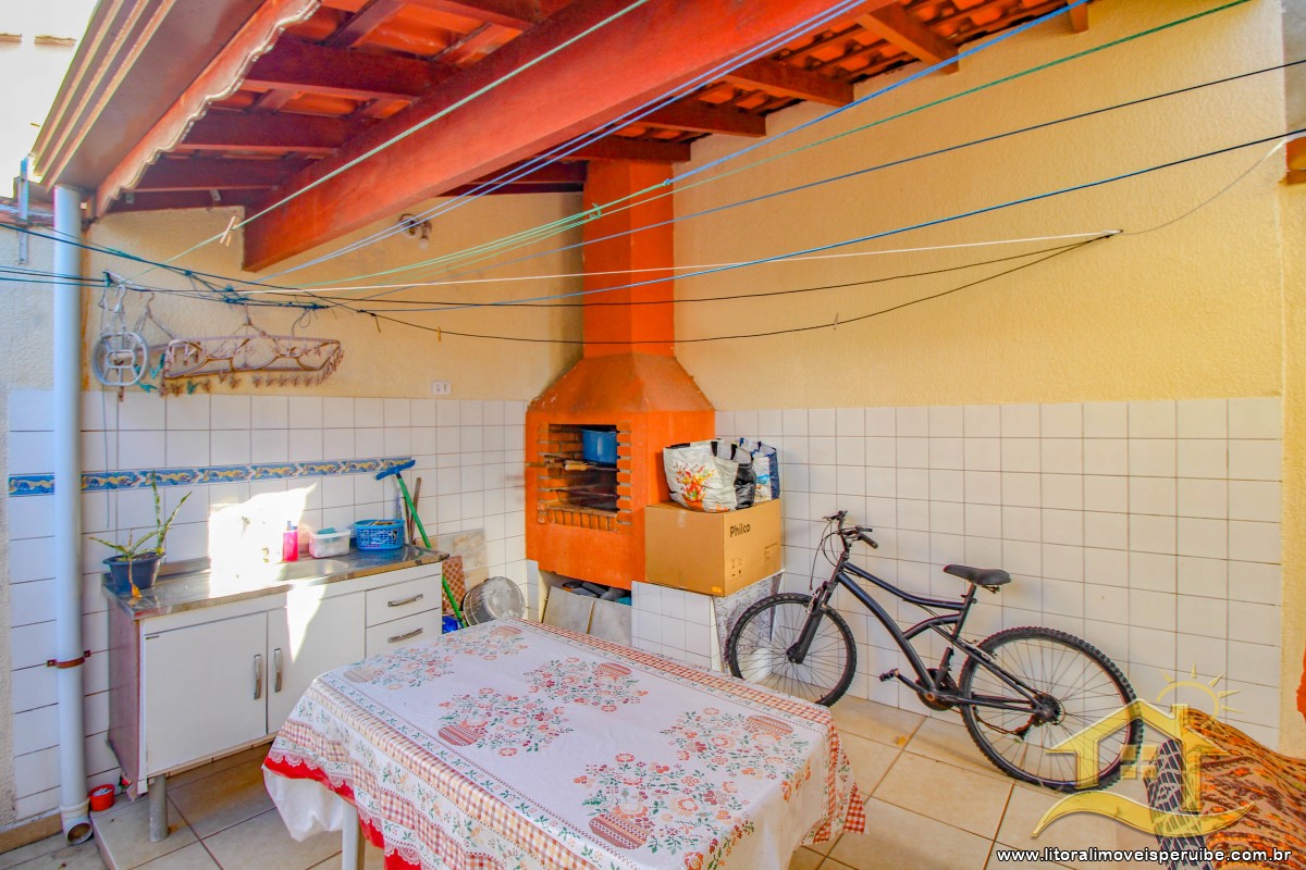 Casa no bairro Belmira Novaes, Lado Linha