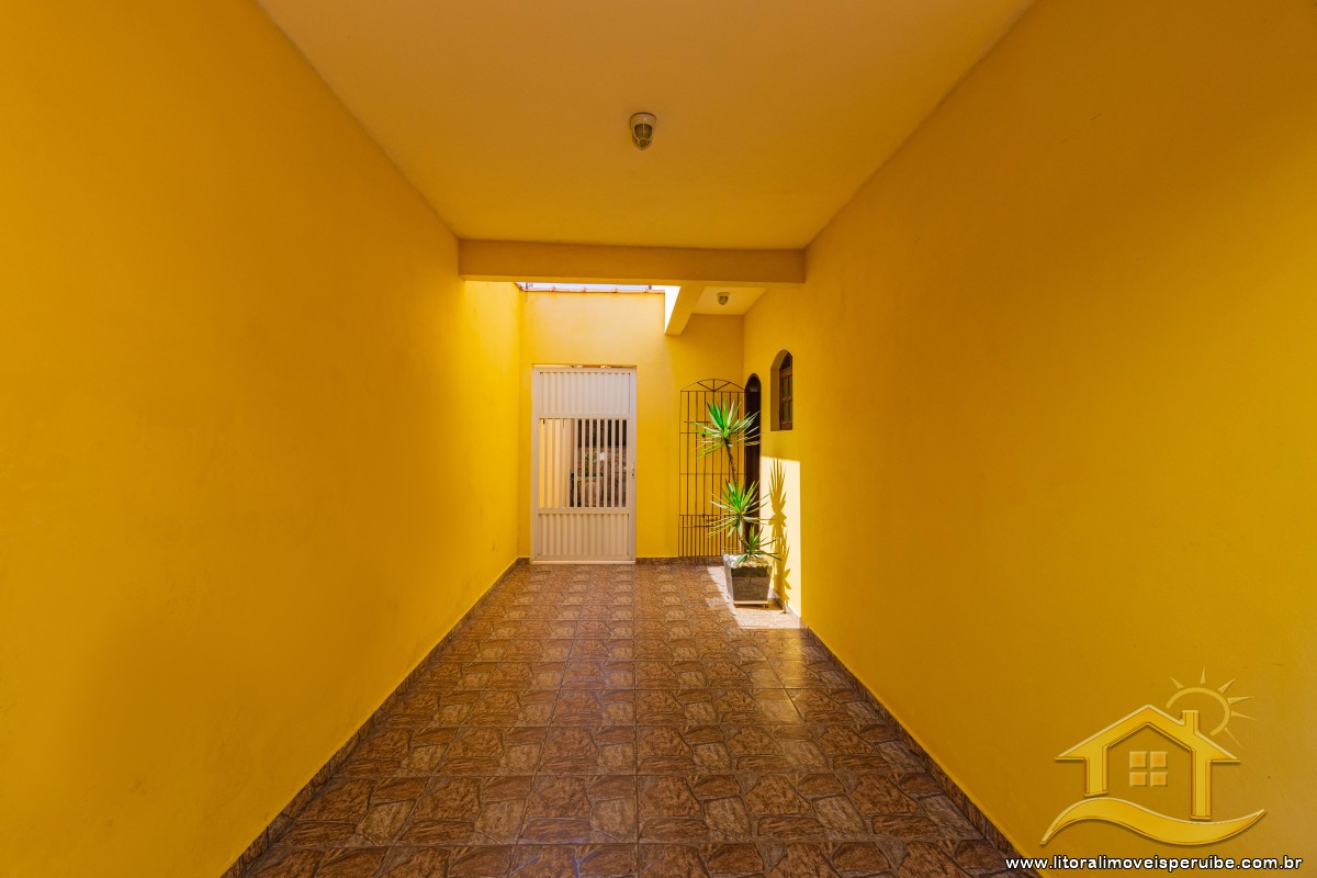 Casa no bairro Belmira Novaes, Lado Linha