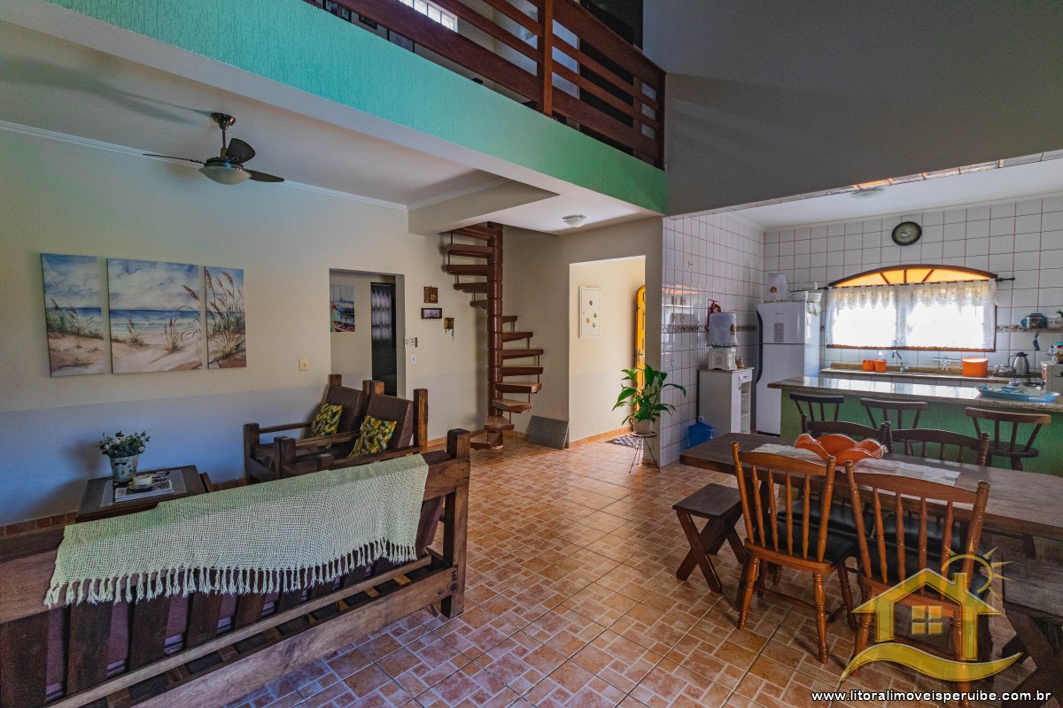 Casa no bairro Belmira Novaes, Lado Linha