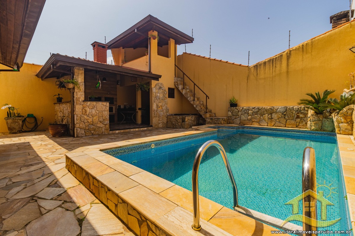 Casa no bairro Belmira Novaes, Lado Linha