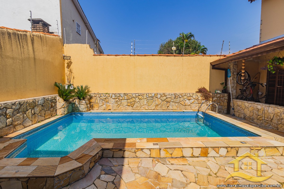 Casa no bairro Belmira Novaes, Lado Linha