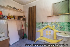Casa no bairro Belmira Novaes, Lado Linha